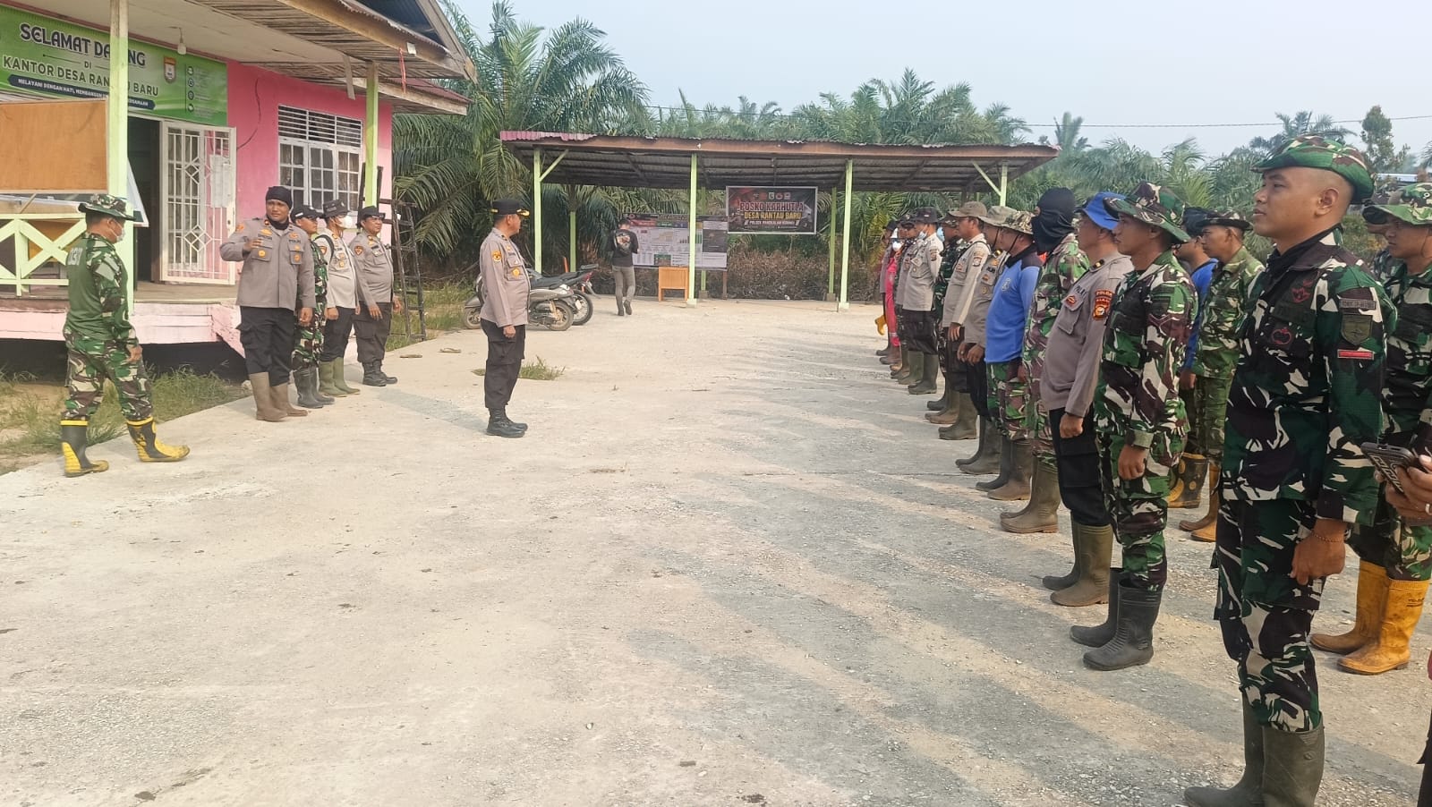  Asap Tipis Masih Muncul, Kodam XIX/Tuanku Tambusai Perkuat Pendinginan Karhutla Pelalawan
